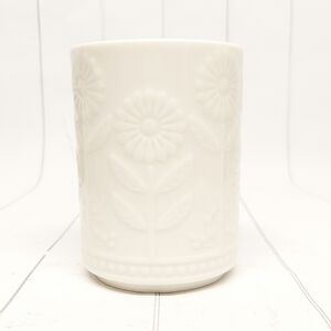 Starbucks white embossed flower mug 12 oz